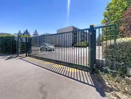 parking double en enfilade (box + emplacement) en sous-sol sécurisé-26m²