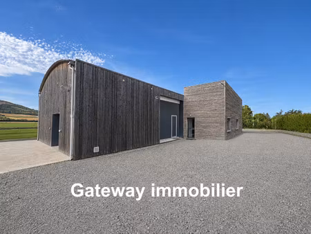 local professionnel entrepôt avec appartement de fonction