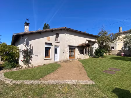 maison de caractère à chalais : volumes et charme du bois po