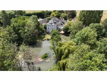 entre tours et amboise  une propriété du xvi et un cadre d'e