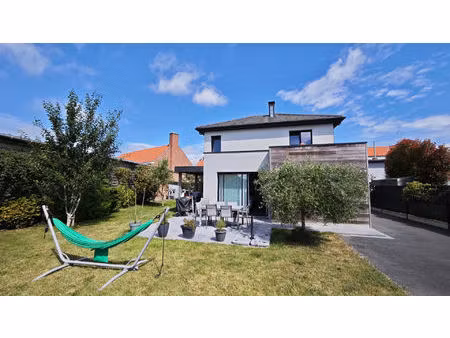 maison cubique récente 150m² en semi plain-pied 4 chambres jardin / n°7077