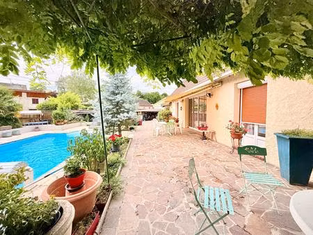 maison de caractère 250 m²   10 pièces sur terrain 1000 m² à joigny