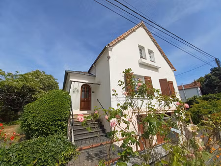 maison indépendante  située en sortie de la charite sur loir
