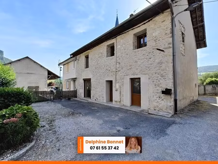 centre village de st joseph de rivière  maison en pierre 4p 85 m2 avec dépendance et cour