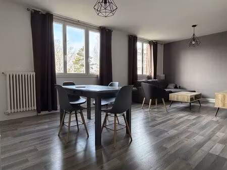 exclusivité – t3 lumineux avec balcon proche citadelle