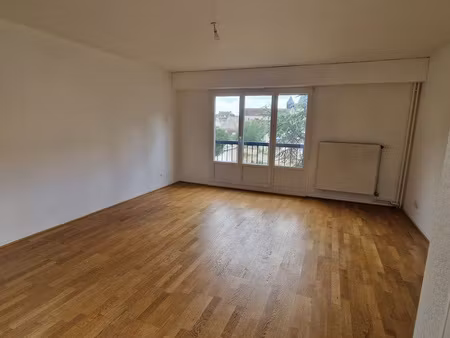 appartement 6 pieces (65 m2) les capucins