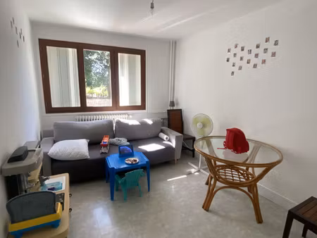 appartement 2 pieces - plein centre ville de limours