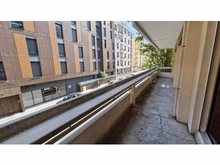 t2 - 69003