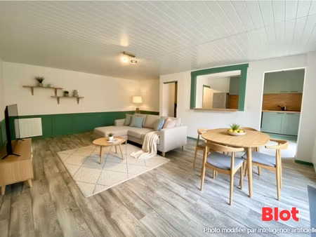 saint-méen-le-grand – maison de ville / appartement 109 m² - 4 chambres - balcons - cour -