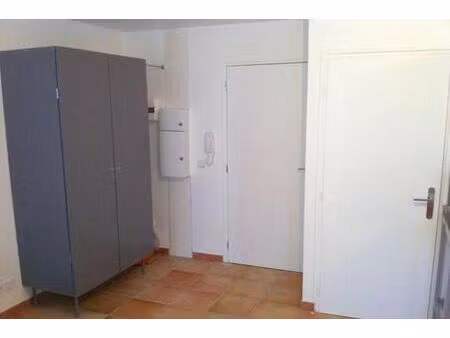 studio de 21.82 m2 à proximité du lycé de la forbine