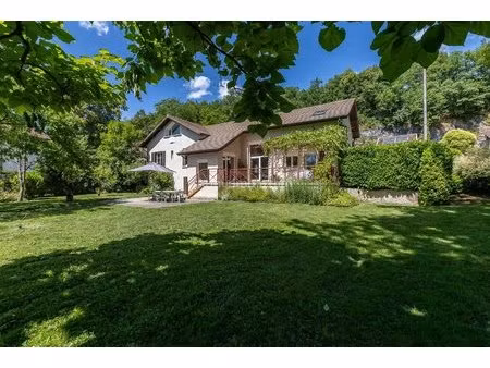 maison 5 chambres  175 m² sur 1750 m²
