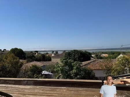 villa contemporaine avec vue panoramique sur l'étang de vendres et la méditerranée