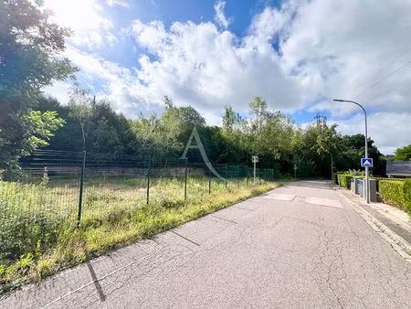 investissement ensemble immobilier de 1 14 hectare avec 52 ares constructibles et hall d'a