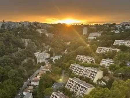 beau deux pièces avec vue panoramique  piscine et tennis