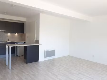 à louer amiens  secteur sud : studio spacieux avec parking