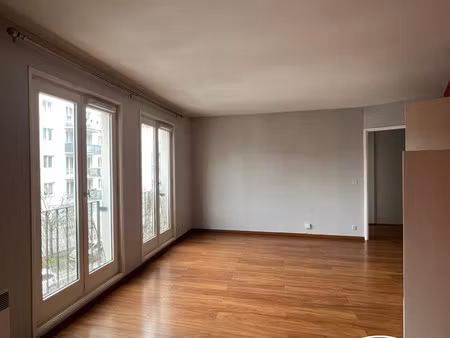 t 1 de 32m² centre ville de thiais