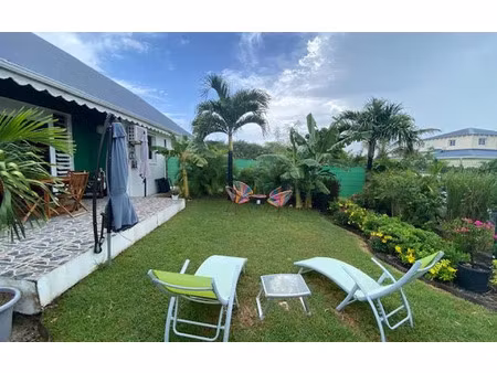 location maison  m² t-3 à saint-françois  1 225 €