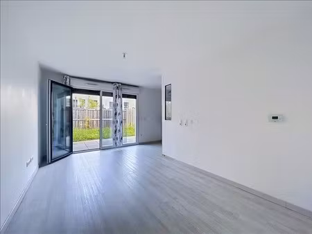 appartement - rdc - 62 70 m2 - 3 pièces - non meublé