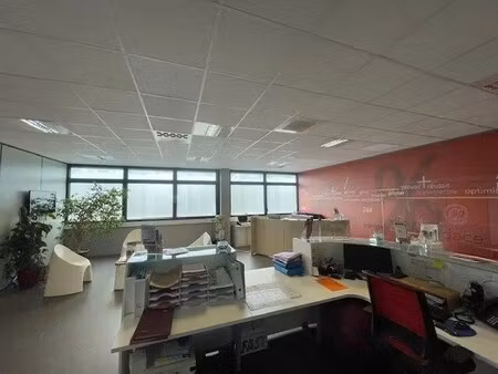 location bureaux 300 m² à 450 m²