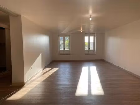 maison 230 m2 + 4 chambres + garage et cour