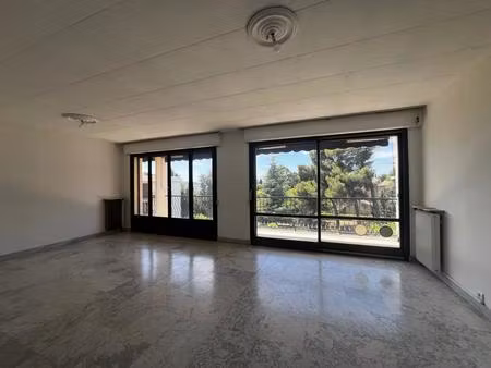 à vendre  magnifique t5  avec vue sainte victoire  ascenseur  garage et cave