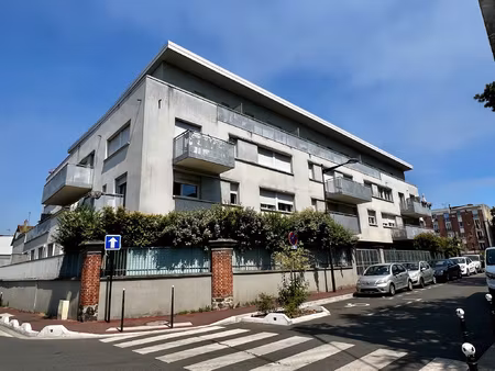 le bourget rue pierre curie appartement 2 pièces avec ba