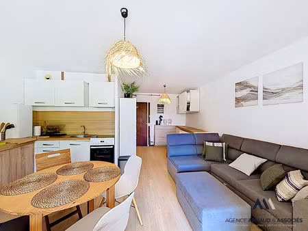 à vendre : charmant studio de 27m² à saint cyr sur mer  idéalement situé !