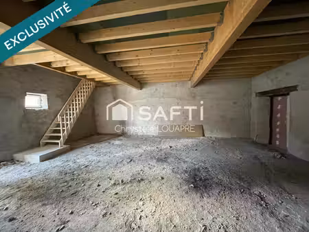 batiment à finir rénover ou espace de stockage