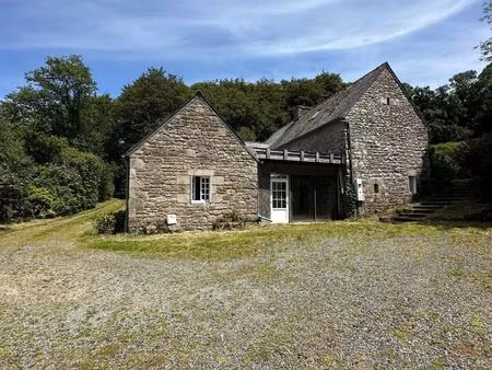 maison en pierre avec 33ha de terrain