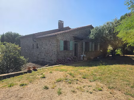 maison en pierres sur terrain de 2250 m²