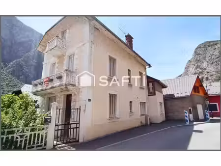 maison 6 pièces 174 m² - surface au sol 310 m²