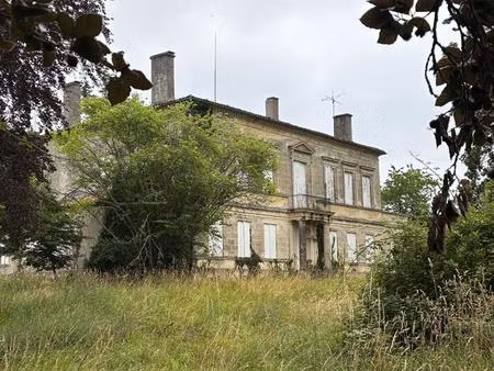 propriété d'exception : le charme néo-classique proche de sauveterre de guyenne