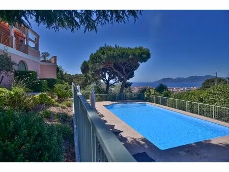 sous offre -croix-des-gardes - superbe 2p  terrasse 27m²  vue mer  parking  piscine