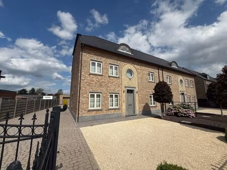 huis te huur in koningshooikt met 5 slaapkamers