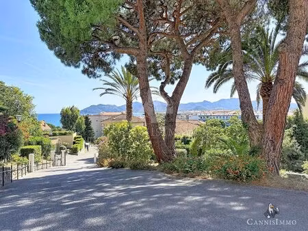 cannes croix des gardes – 2 pièces vue mer