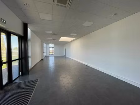 location local d'activités poitiers 180 m²