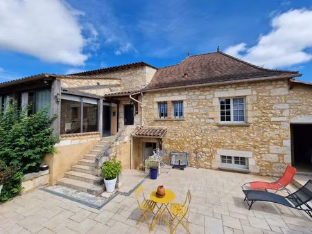 belle demeure de caractère avec 4 chambres  proche de bergerac