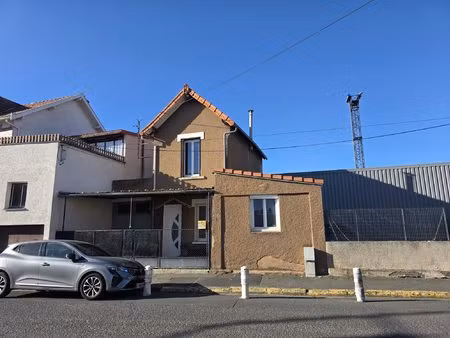 maison de 62m2 - terrasse et stockage