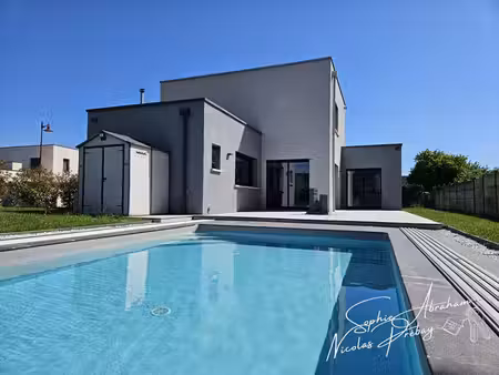 maison contemporaine bbc   3 chambres  garage de 48 m²  jardin avec piscine