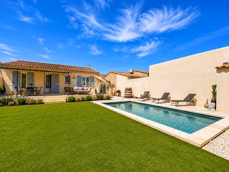sorgues  maison plain-pied 3 chambres avec piscine et garage dans un environnement calme
