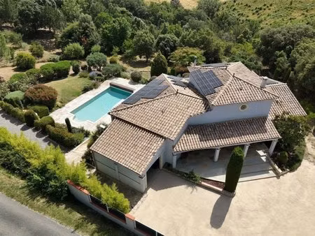 superbe villa de campagne alliant luxe moderne et un magnifique terrain