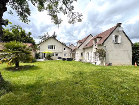 jolie maison ancienne et entièrement rénovée centre montfort l amaury 7 pièces 180 m2