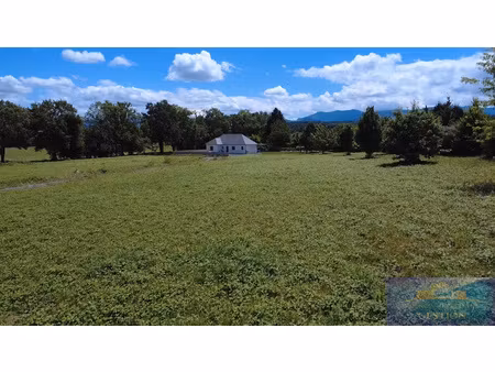 terrain de 1596 m2