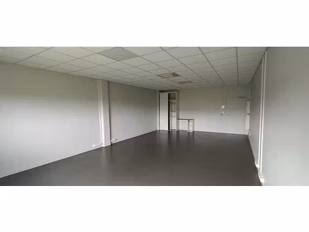 location commerce fontaine le comte 50 m²