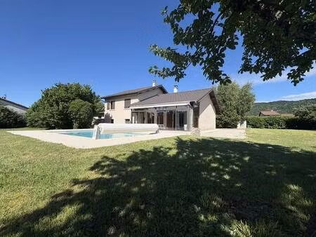 maison avec piscine et terrain de 4500m2