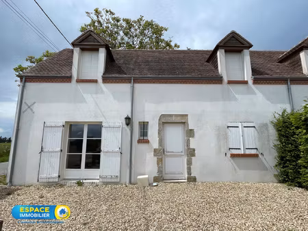 maison 3 chambres avec jardin et stationnement.
