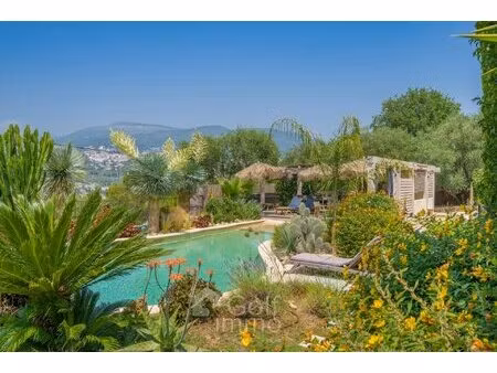 une villa contemporaine de 160 m² avec une annexe de 60 m²  sur un terrain de 2 600 m