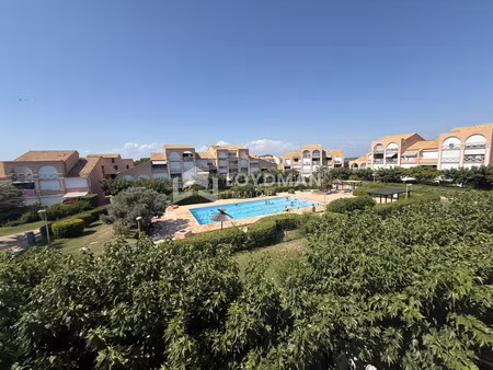 exclusivité: t2 mezzanine de 32m² dans résidence sécurisée à 150m de la plage avec piscine
