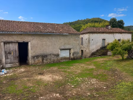 exclusivité -ensemble en pierre avec maison et grange.