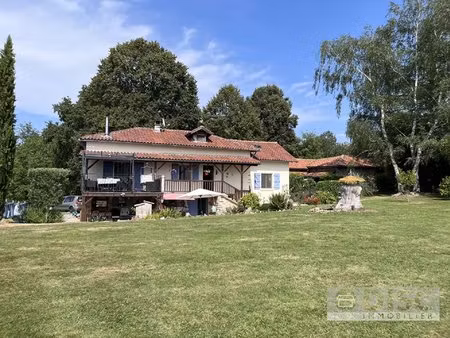 propriété avec piscine chauffée et plus de 2 ha de terrain – proche figeac